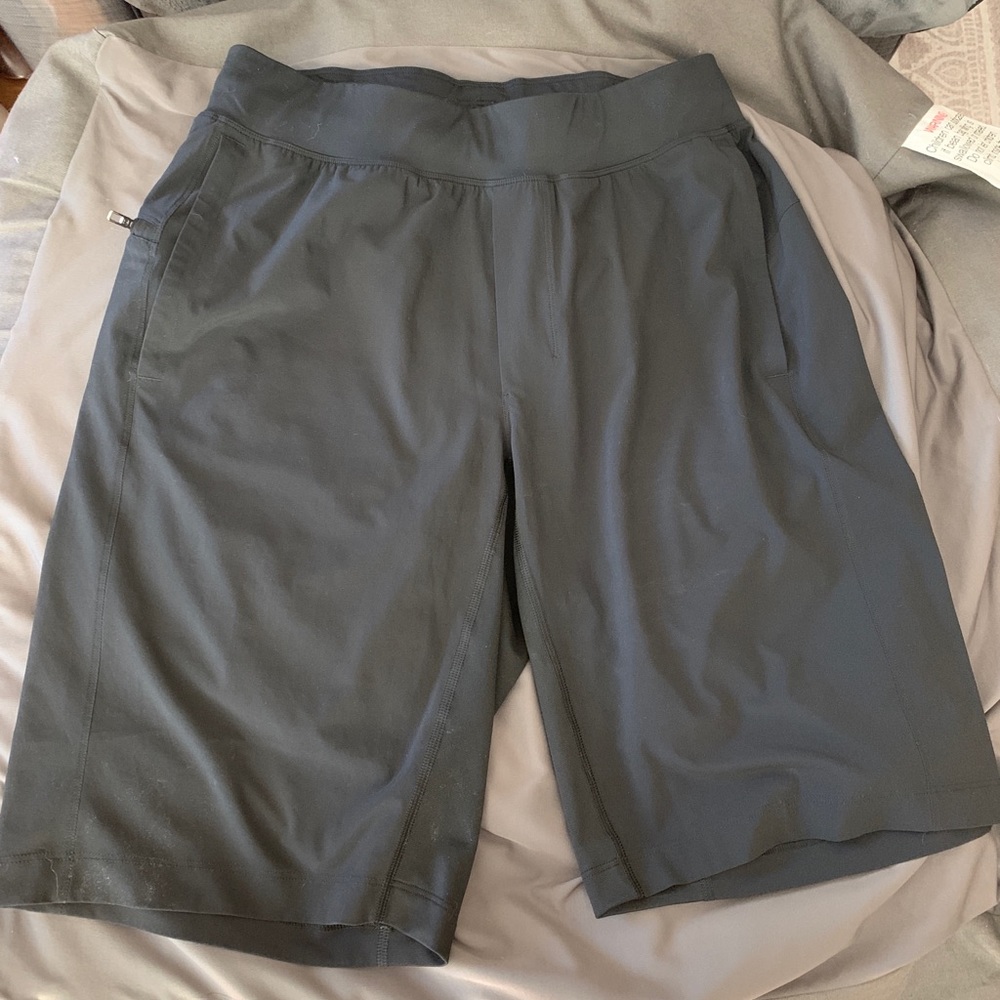 Lululemon Linerless 11’ Shorts Medium
